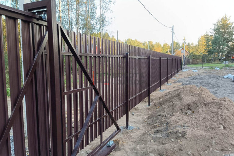 Забор с воротами и калиткой в Ломоносовском районе