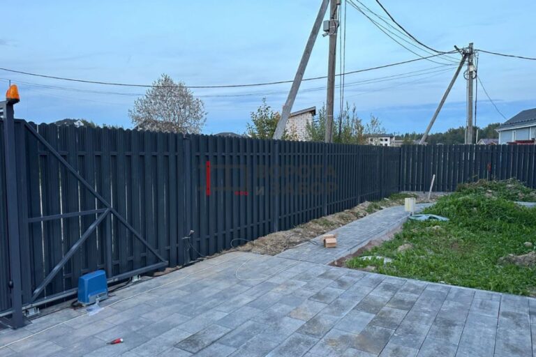 Установка забора с калиткой в поселке Московка