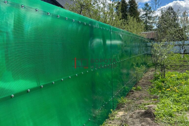 Забор и распашные ворота в Аннинском городском поселении
