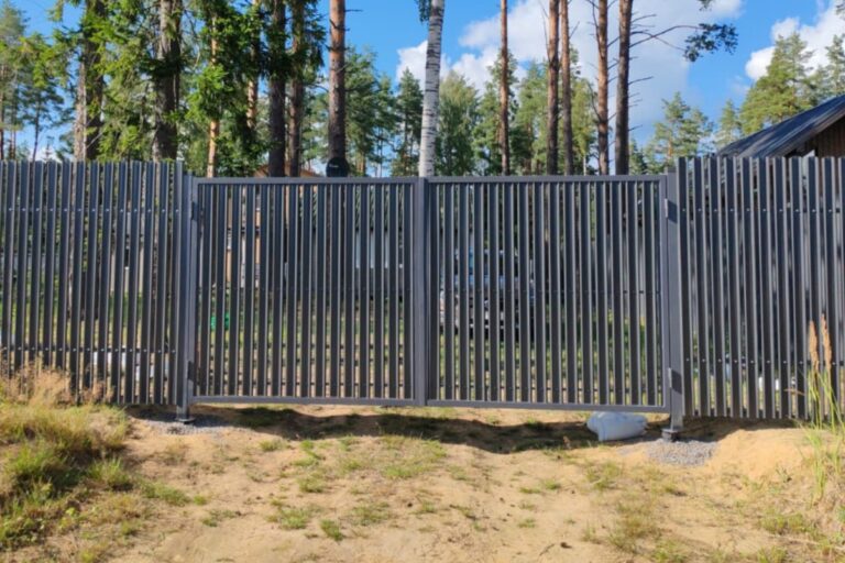 Алюминиевые заборы: разновидности, преимущества, цены