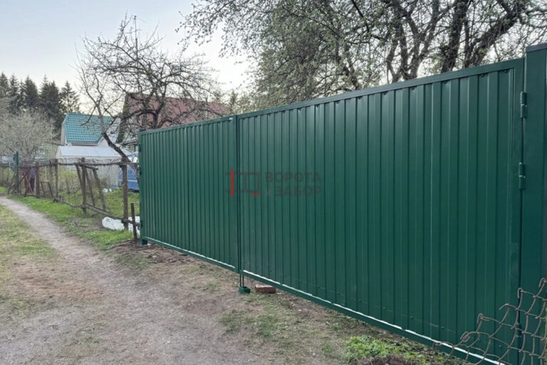 Установка распашных ворот из профнастила в СНТ «Строитель» Лужского района
