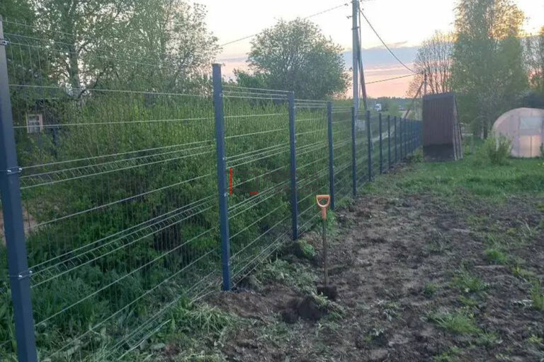 Забор из сетки Гиттер в деревне Чёрное Волосовского района