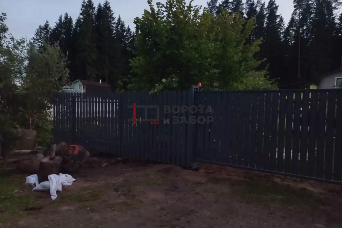 Забор из металлического штакетника в Ломоносовском районе
