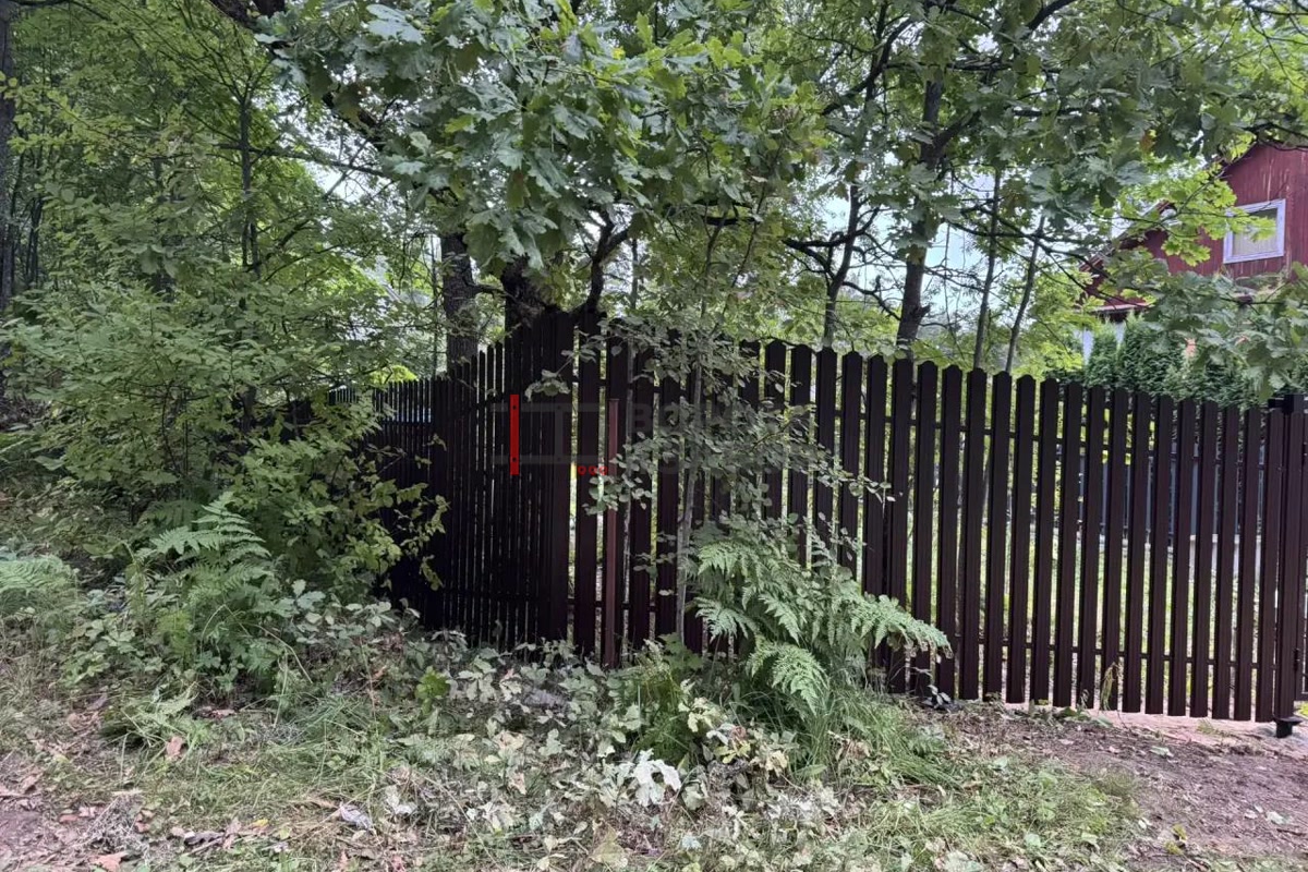 Забор из металлического штакетника в Волосовском районе